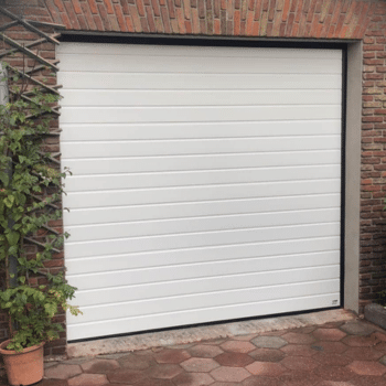 london-sectionaaldeur-novadoor.jpg Witte sectionaal garagedeur RAL 9016 met horizontale panelen